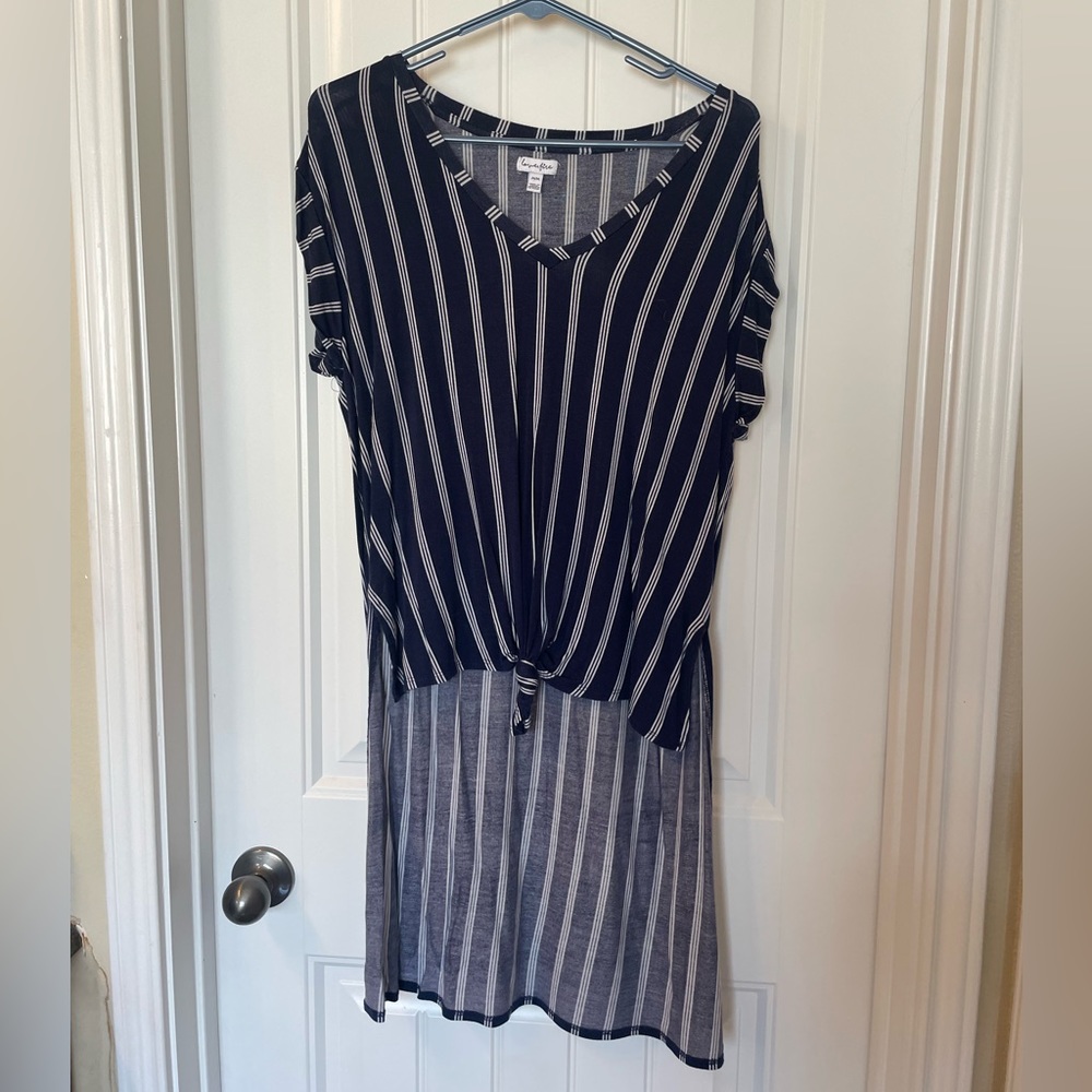 Navy blue high low shirt with white stripes size medium worn once fits tts